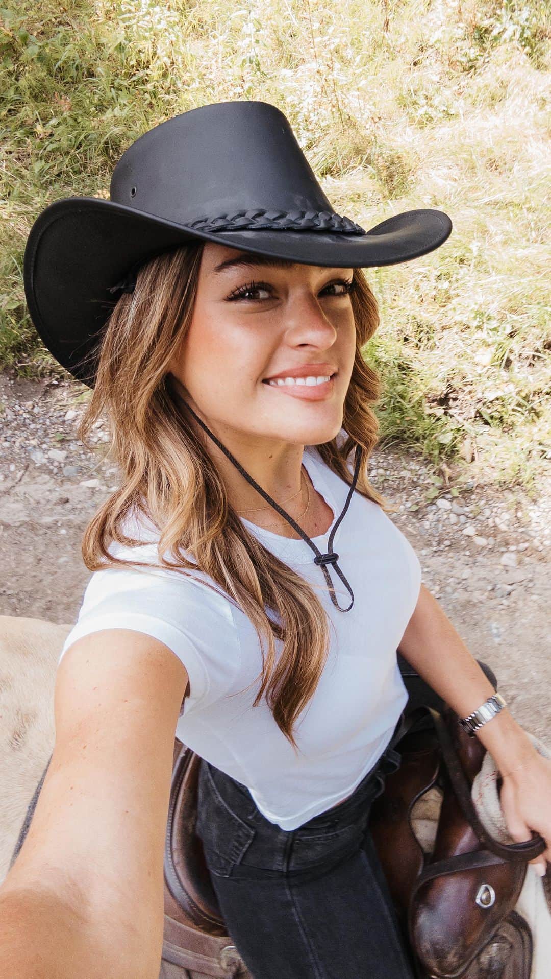 ヴェール・ゲンタのインスタグラム：「Got my cowgirl boots on and had the best week at @lonemountainranch with my best friends! 🤠」