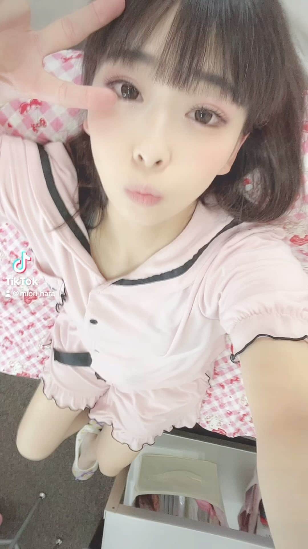 原美織のインスタグラム：「全然よくわかんないけどTikTok投稿してみたぴ👧🏻 #おはようお兄ちゃん2023 のまとめ動画だよ❤️」