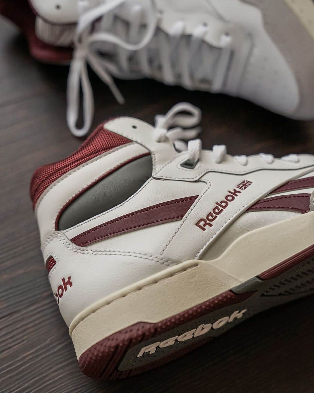 Reebokさんのインスタグラム写真 - (ReebokInstagram)「A classic shoe reborn into a new generation. Inspired by the court and made famous on the streets surrounding it. BB 4000 II Mid out now.」9月22日 23時52分 - reebok