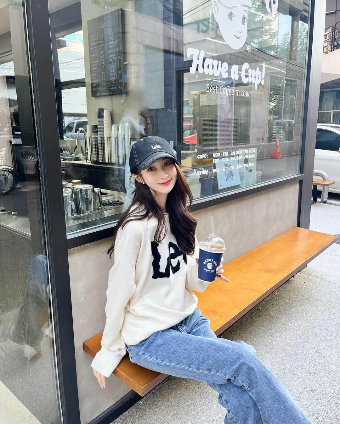 ANRIさんのインスタグラム写真 - (ANRIInstagram)「#광고 @leejeanskr 〰️🤍👖🧢 Leeフラッグシップストアへ行ってきました♡ 学生時代から大好きな리🫶🏻 @cafe.buddylee カフェも常設されているので ゆっくりショッピング出来ちゃいます🛒  @wranglerkorea のアイテムもあったので お買い物欲が増してしまいました🤭♡ この投稿とクーポンコード"Buddylee0910"を見せると新商品10%offになるのでぜひ利用してみてください🫶🏻 ※9/18~10/31  📍Lee 홍대 플래그십 스토어 서울 마포구 잔다리로2길 8 1F 🕐12:00 - 21:00 #leekorea #서울핫플 #홍대핫플」9月22日 23時52分 - annnchannn