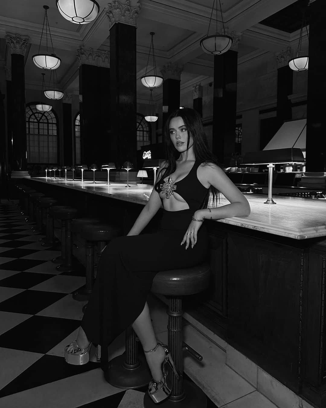 のインスタグラム：「Just because this dress deserved another post 🌚🖤 Thank you so much @burak_bayraktaroglu for this exquisite custom made dress ✨💫 it made me feel like the queen of the Night 🖤 Photography @elisaparron」