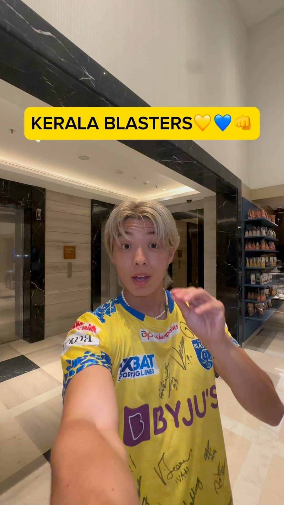 のインスタグラム：「Who’s your favorite player??💛💙 #kbfc #keralablasters #kerala」