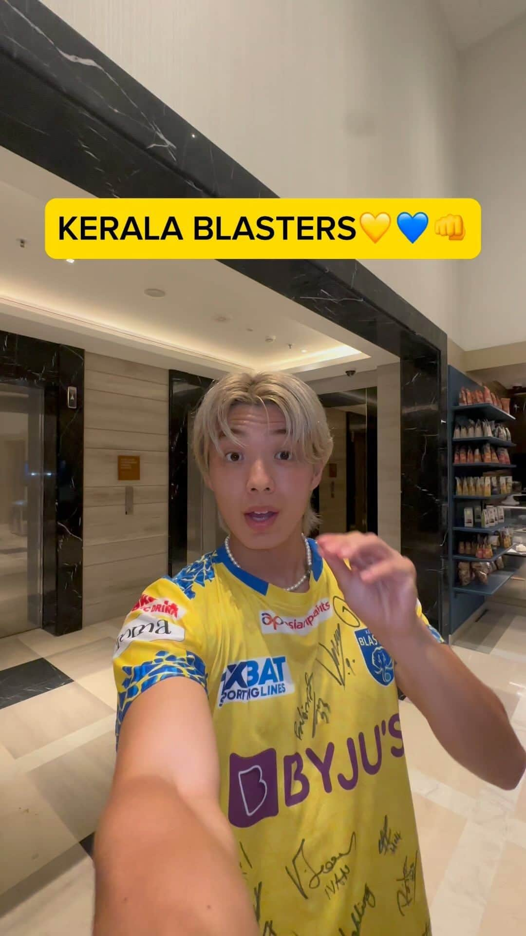 木村太陽のインスタグラム：「Who’s your favorite player??💛💙 #kbfc #keralablasters #kerala」