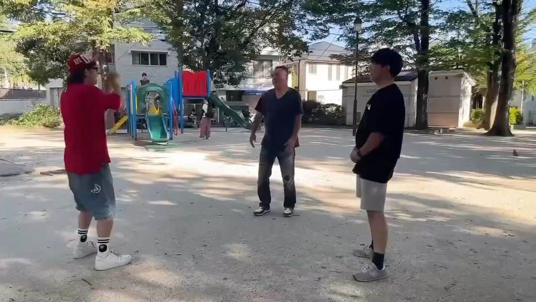 ですよ。のインスタグラム：「修行は続きます。  『あ〜いとぅいまて〜ん講習会』  受講料:人数分のお気持ち代＋往復交通費  受講時間:2分半  正式に学びたい方はDM下さい。 #ですよ #プロ謝罪師」