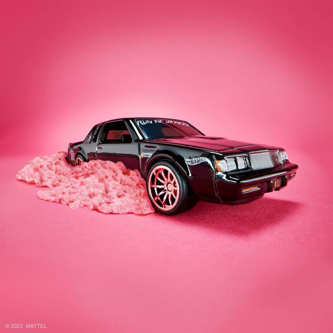 Hot Wheelsのインスタグラム：「The ultimate mashup.   Inspired by the hip-hop duo’s signature ride, we’ve teamed up with @RunTheJewels and @Volcom to create a capsule fit for royalty.  The die-cast is available today at 9AM PT on MattelCreations.com. The capsule clothing collection launches today at 9AM on Volcom.com. #HotWheels」