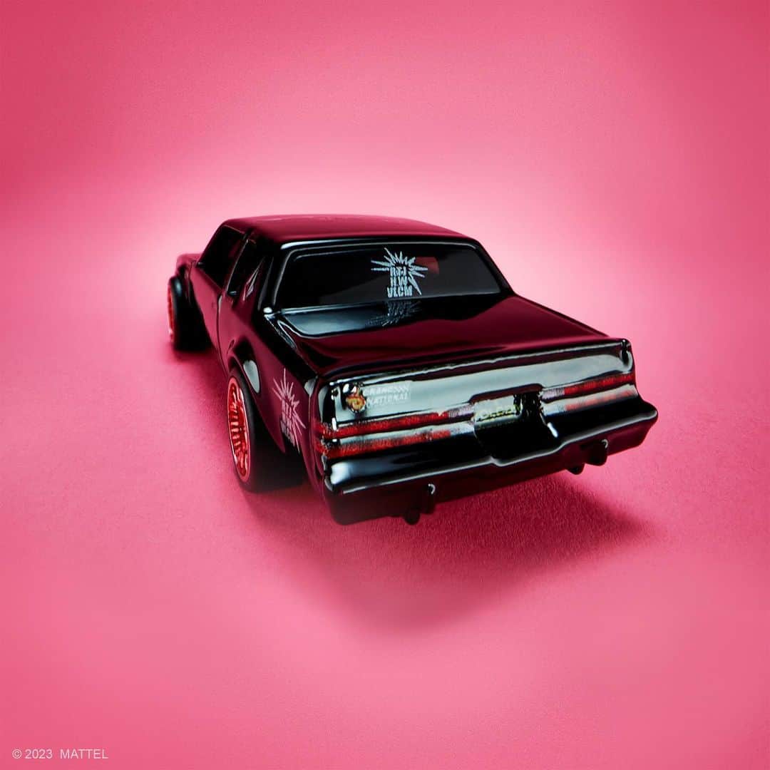 Hot Wheelsさんのインスタグラム写真 - (Hot WheelsInstagram)「The ultimate mashup.   Inspired by the hip-hop duo’s signature ride, we’ve teamed up with @RunTheJewels and @Volcom to create a capsule fit for royalty.  The die-cast is available today at 9AM PT on MattelCreations.com. The capsule clothing collection launches today at 9AM on Volcom.com. #HotWheels」9月23日 0時00分 - hotwheelsofficial