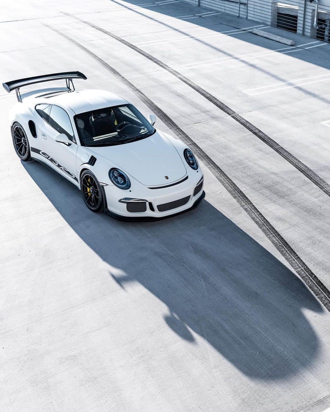 Porscheのインスタグラム：「It doesn't get more pristine than this.  📸 @kfletchphotography #PorscheMoment」