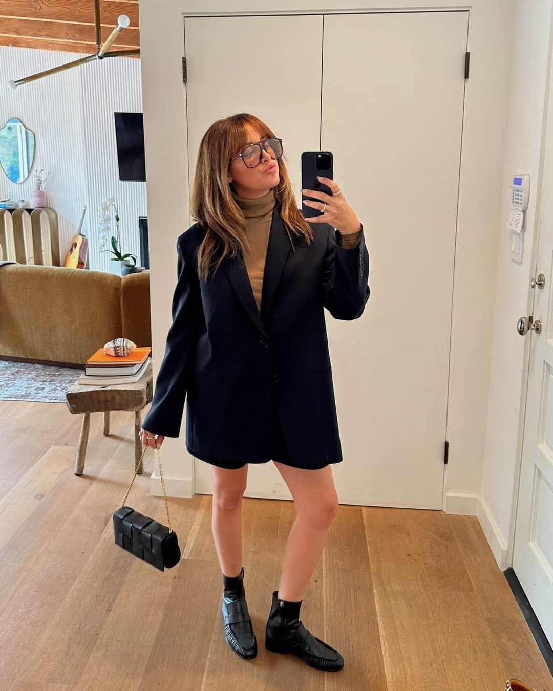 アシュレイ・ティスデイルさんのインスタグラム写真 - (アシュレイ・ティスデイルInstagram)「business casual」9月23日 0時02分 - ashleytisdale