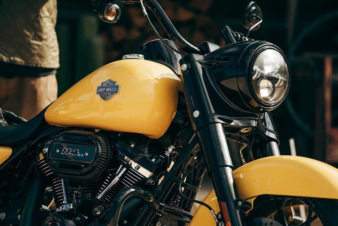Harley-Davidsonさんのインスタグラム写真 - (Harley-DavidsonInstagram)「Rule the road.​  Explore more of the 2023 Road King Special at link in bio.​  #HarleyDavidson #RoadKingSpecial​」9月23日 0時02分 - harleydavidson