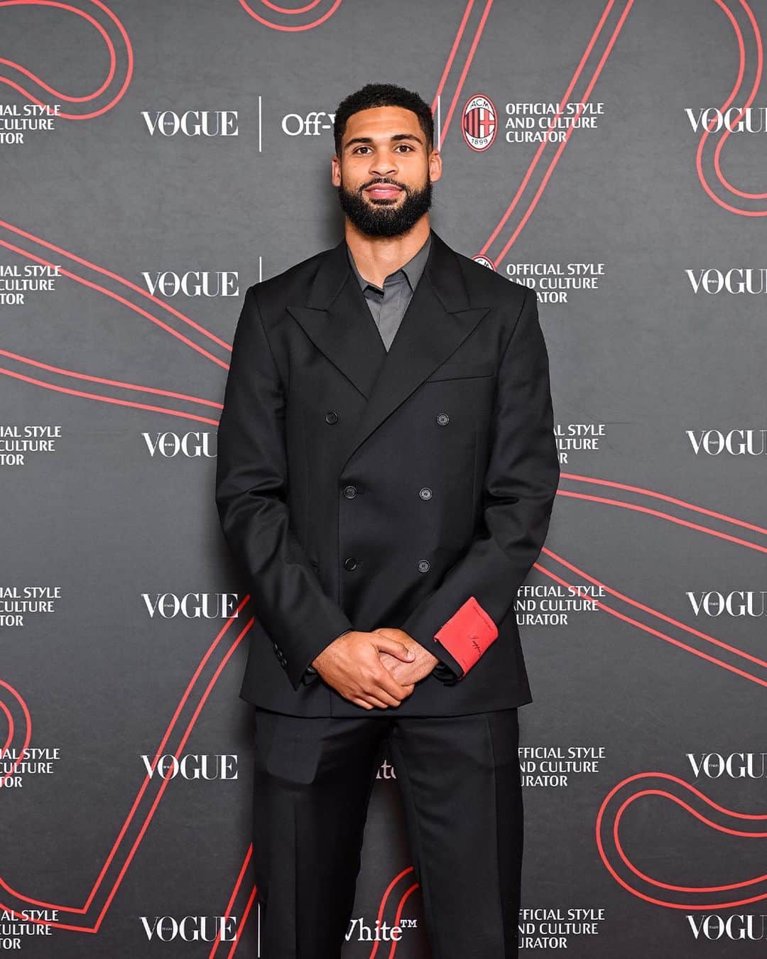 OFF-WHITE C/O VIRGIL ABLOHのインスタグラム：「last night @rlc, @iamrafaeleao93, @selenababb_ , @chukwuezesamuel8, @emelynelaurent & @noah.arinze attended the exclusive Off-White™ c/o AC Milan “IMAGINARY DINNER” curated by @vogueitalia at San Siro Stadium to celebrate an exceptional partnership with @acmilan ~ historic first dinner at the legendary site」