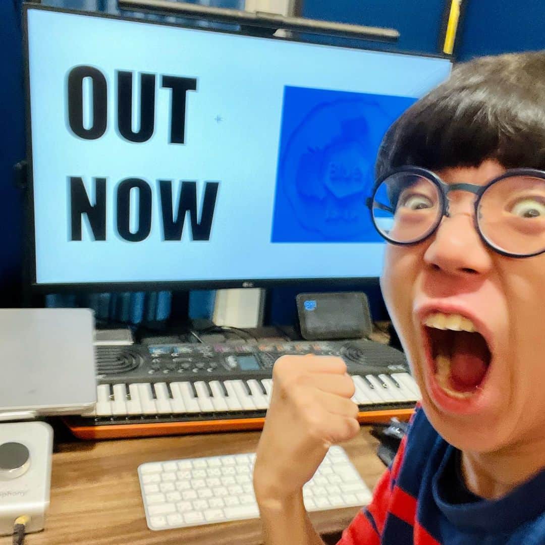 SO-SOのインスタグラム：「🔵OUT NOW🔵  SO-SO New EP “Blue”  All produced by SO-SO Genre: Drum'n’Bass  [Track] 1. Check Out My Drum'n'Bass 2. SO-SO × Gene Shinozaki - Inside 3. Fearless Warrior 4. Too Much Hand Clapping Hurts  Link in bio Check it out👍」