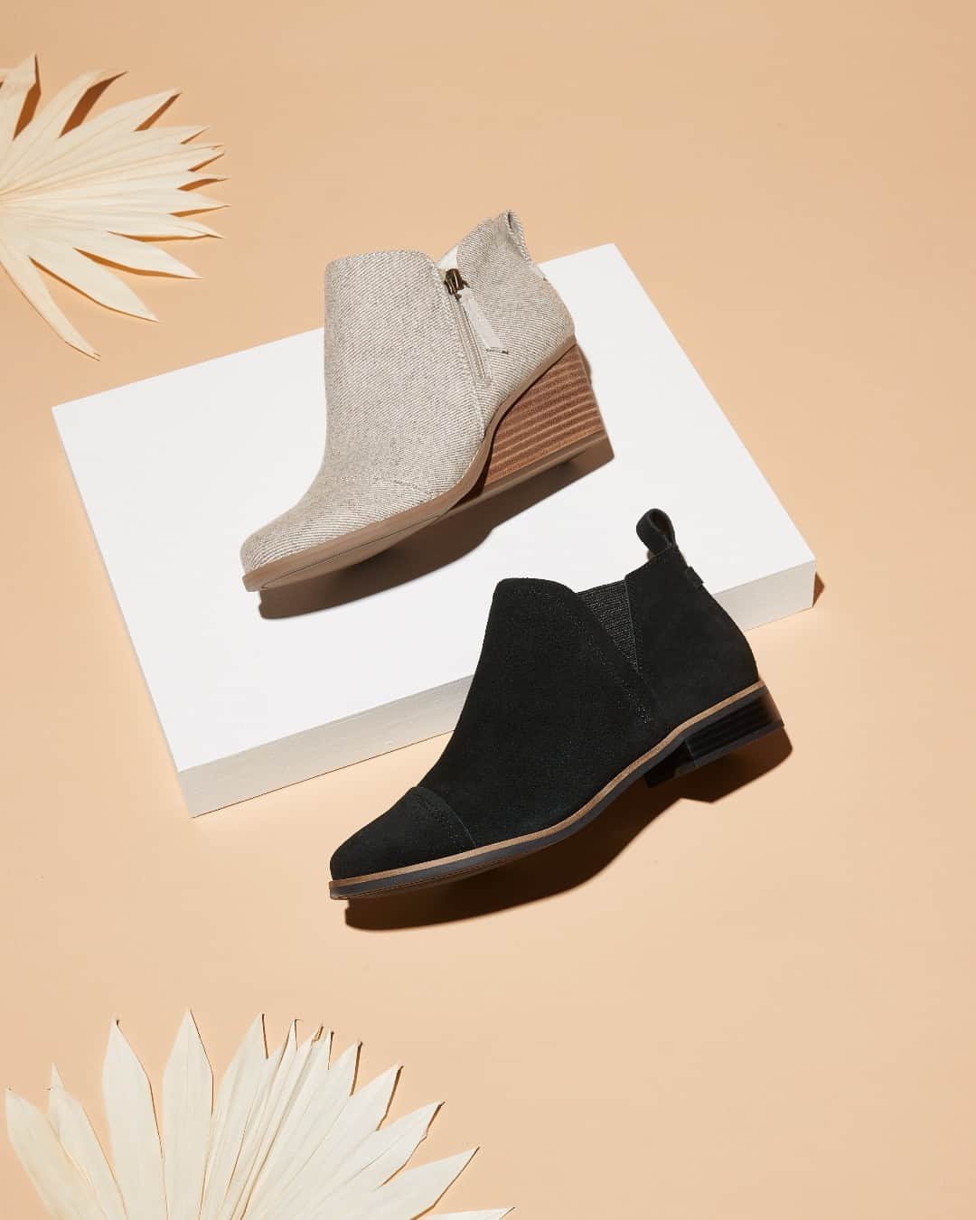 トムズシューズのインスタグラム：「Meet the Goldie wedge ankle bootie 👏 Designed with a just-right heel height, sleek silhouette, and stylish details like the leather-wrapped wedge and shimmer twill upper.   #WearGood」
