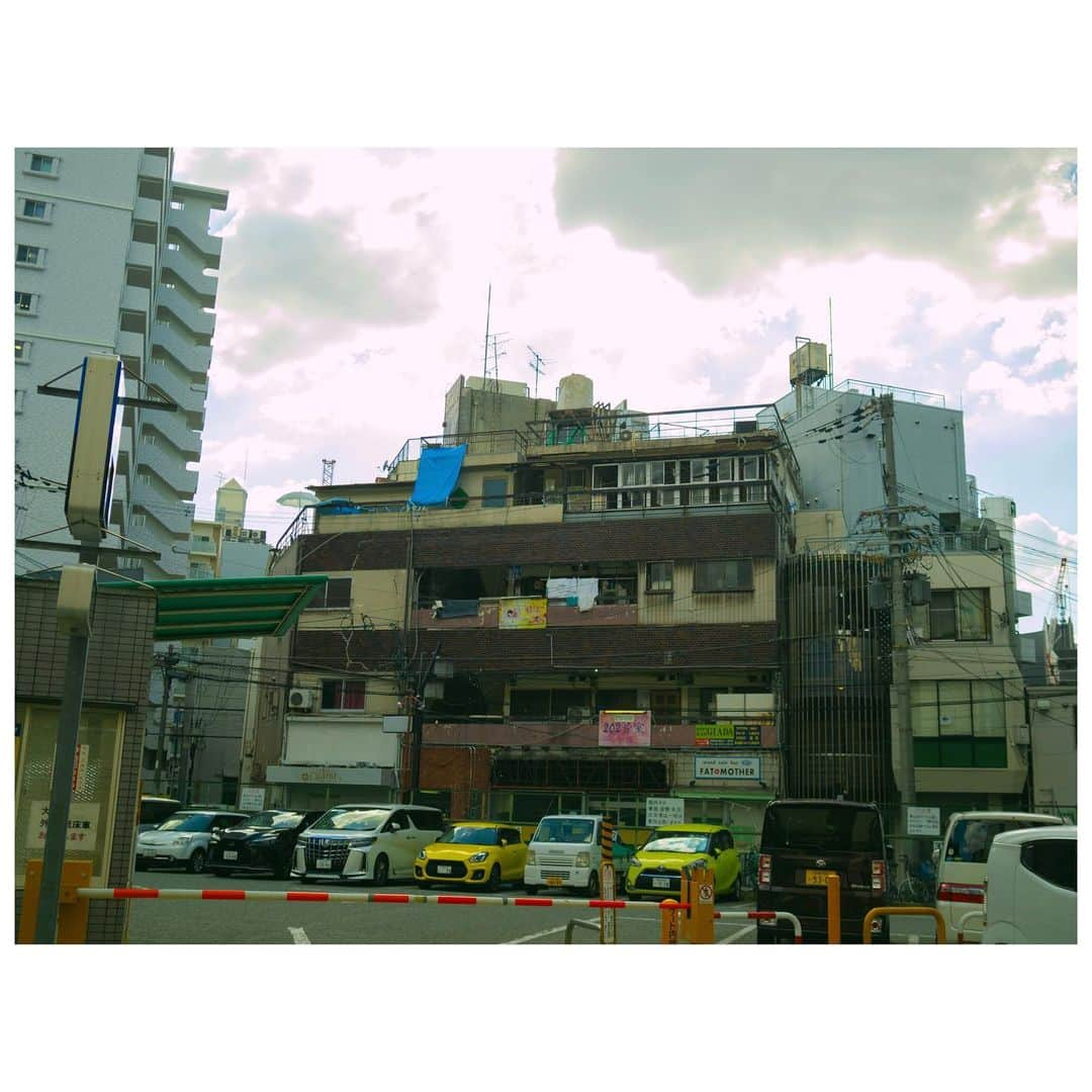 木嶋のりこさんのインスタグラム写真 - (木嶋のりこInstagram)「.  私の見た大阪 写真あげてなかったので、あげていく  写真を撮るのもとても好きです  olympus OM-D E-M1X  オノユリさん @yuriono と 大山くん @ooyamahiro4 の後ろ姿　をちらり  #olympus #olympusomd #大阪 #十三 #写真好き #大阪写真 #十三写真 #カメラのある生活 #こはらかめら」9月23日 0時15分 - noriko_kohara