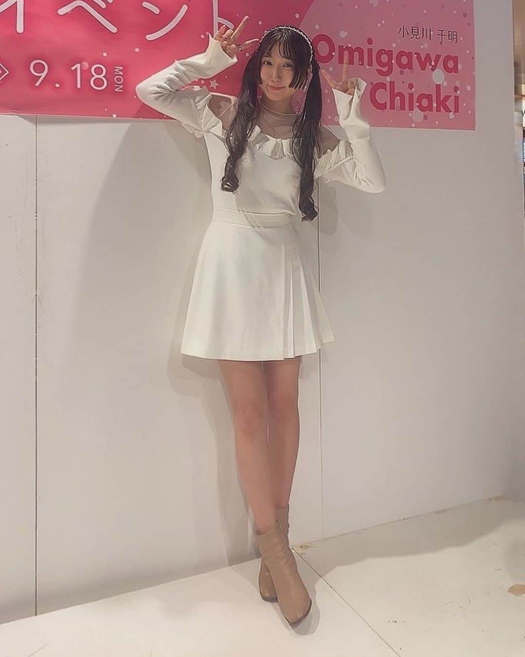 小見川千明のインスタグラム：「ヒロロ弘前さんでのイベント2日間とっても楽しかったです‪ꔛ‬♡‪ ⁡ 大偏食家の私の好物アップルパイが行く先々にあり天国でした🍎🤍 ⁡ 果物で好きなのはりんごと焼きパイナップル ⁡ 最近食べられるようになったのはイチゴです🙈💭 ⁡ 弘前の皆さんはお茶目で、だけどシャイでとても優しかったです⟡.·*. ⁡ また遊びに行けるように頑張ります🤍 ⁡ ご来場くださった皆様ありがとうございました🐰🤍 ⁡  *⋆꒰ঌ┈┈┈┈┈┈┈┈┈໒꒱⋆*  #写真 #photo  #filmcamera #natural  #smile  #filmphotography #film #フィルムカメラ #anime  #manga #comic #model  #voiceactor #voiceactress #配音演员 #声優 #Japan #kawaii #kawaiigirl #model  #小見川千明  #小千姬 #귀여워 #셀스타그램 #셀카 #여행  #文学 #朗読  #太宰治   *⋆꒰ঌ┈┈┈┈┈┈┈┈┈໒꒱⋆*」