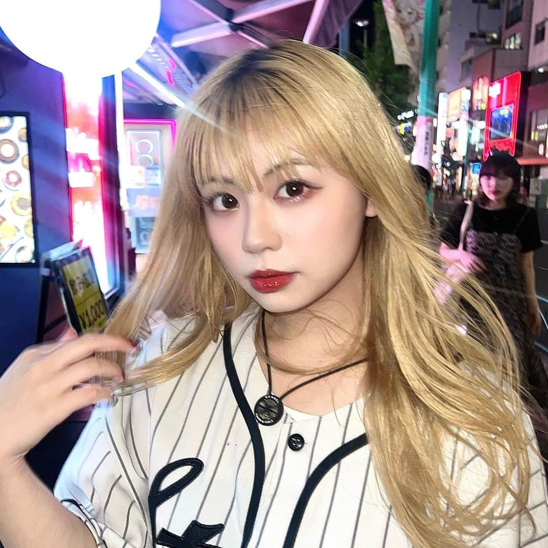 のインスタグラム：「最近の推しコスメ①💄🤍  【アイライナー】D-UP @dupbeauty   ▶︎リキッドアイライナー（グレーカシミア）  10/1(日)発売✔ リキッドアイライナーの新色🩶 ブラックだと重い、ブラウンだと目元がボヤけてしまう人❣️ 日常使いにもピッタリな絶妙な抜け感カラー👀🩶  公式オンラインショップでは一足早く、9/15(金)から先行発売が行わられているみたい！是非チェックしてね♡  #dup #ディーアップ  #アイメイク  #アイライナー  #リキッドアイライナー  #コスメ  #コスメ紹介  #コスメ好きさんと繋がりたい  #pr」