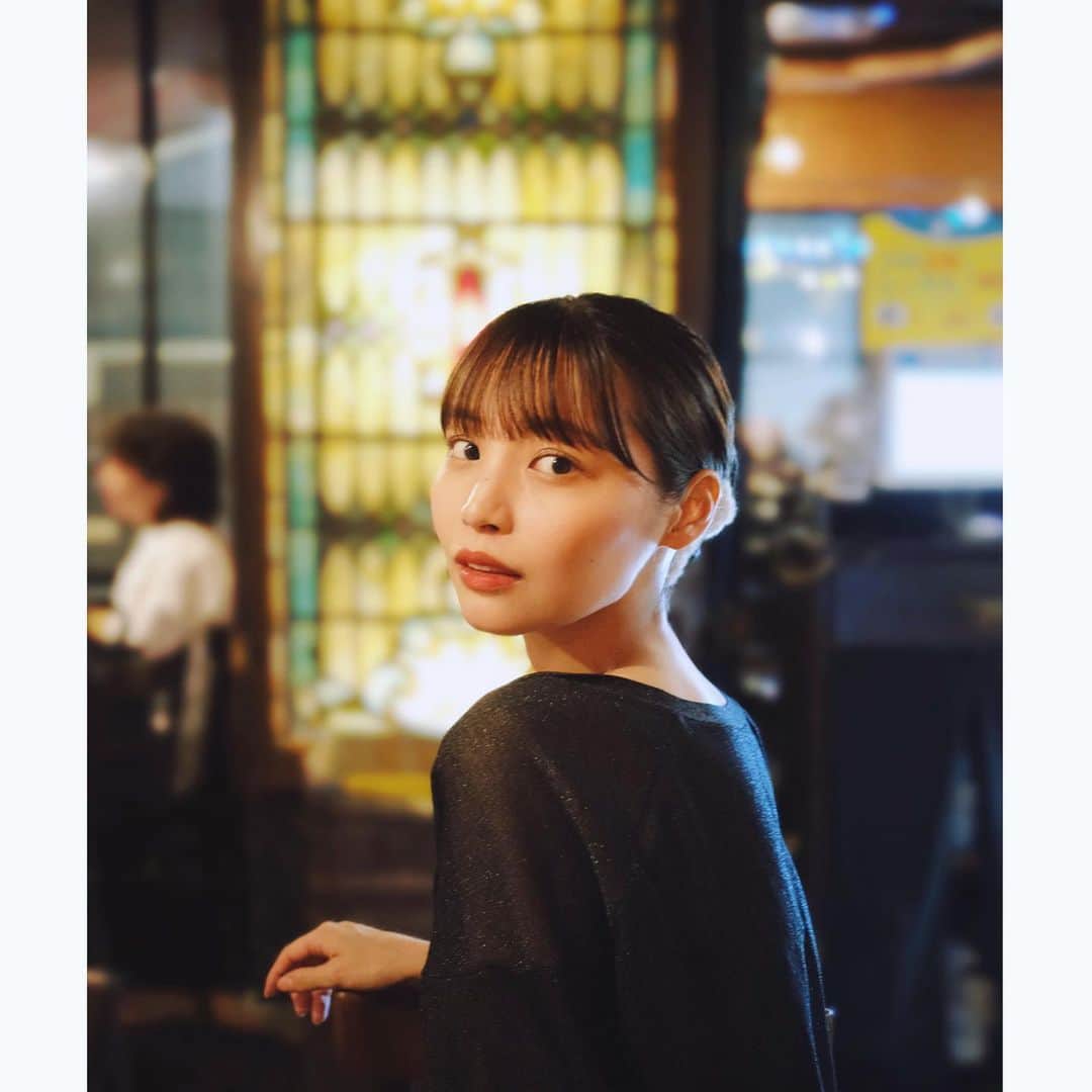 のインスタグラム：「🌉☕️  夜中投稿失礼します。笑  ファークリップしてみたけど 可愛いこれ。。☺︎  #ootd #fasshion #今日のコーデ #ボブアレンジ #東京カフェ #一眼ミラーレス #一眼」