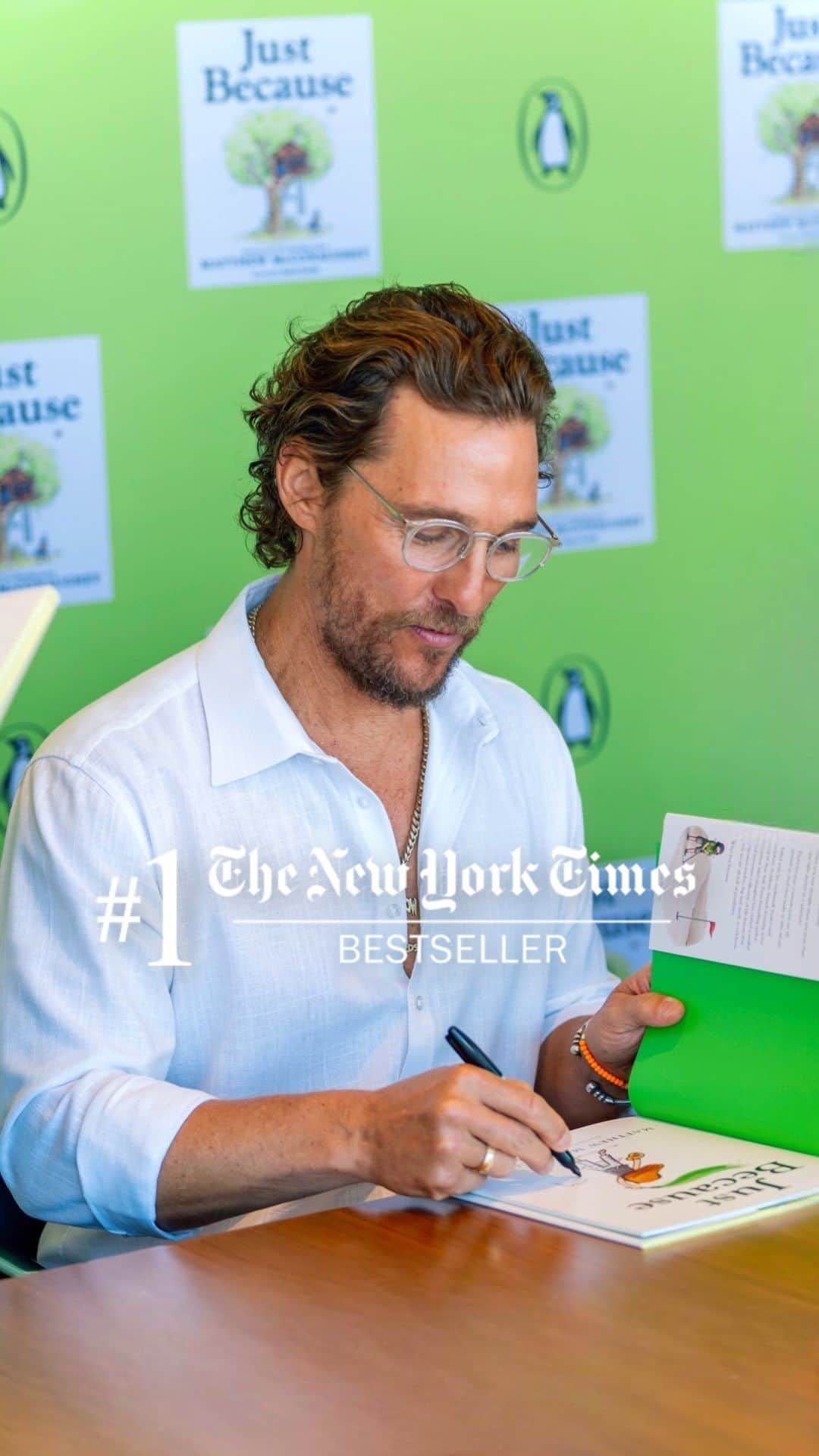 マシュー・マコノヒーのインスタグラム：「thank you #justbecausebook  #1 New York Times Bestseller」