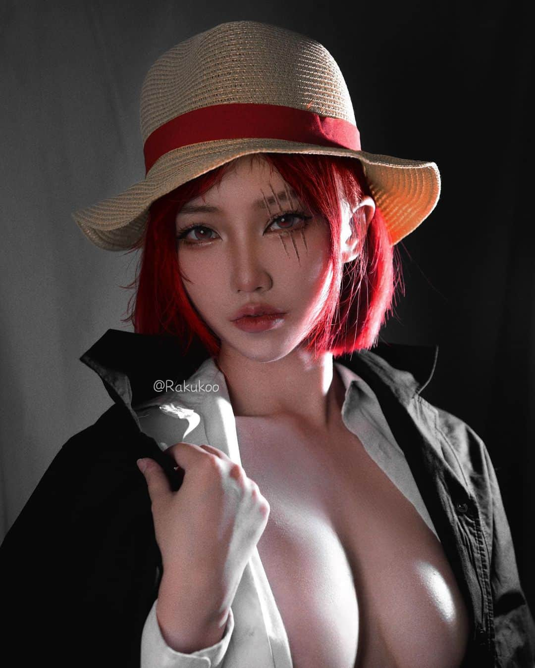 犬神洛洛子さんのインスタグラム写真 - (犬神洛洛子Instagram)「♀  #shanks #onepiece #cosplay #onepiececosplay #コスプレ #シャンクス #ワンピース」9月22日 15時42分 - rakukoo