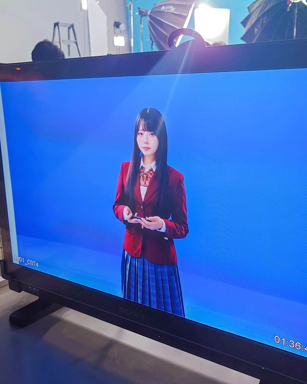 むめいのインスタグラム：「LINEMOのMV撮影のオフショ⁡ ⁡⁡ スタッフの皆様、出演様、良い方ばっかだった…😭 ⁡ ⁡⁡ ⁡たのしかったです！」