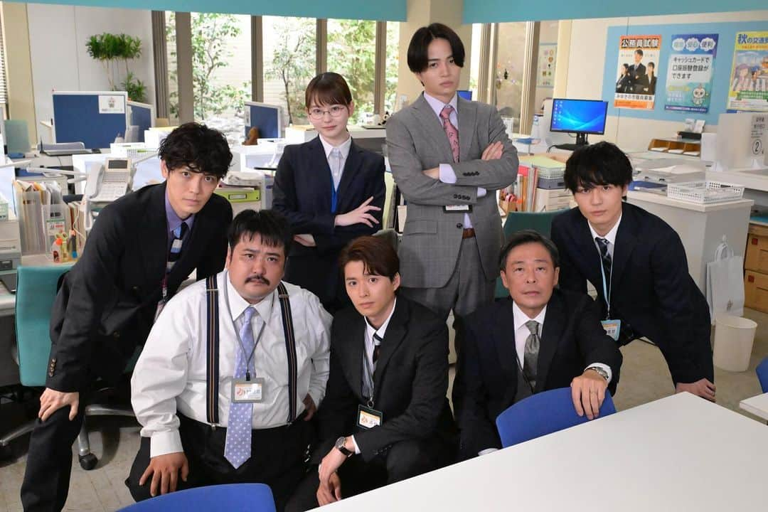 猪塚健太のインスタグラム：「.  【出演情報】  10月期・土曜ドラマ 『ゼイチョー 〜「払えない」にはワケがある〜』  鷺沼宏樹 役  日本テレビ 2023年10月14日スタート 毎週土曜よる22:00〜22:54  市役所の納税課に勤める、徴税吏員というお仕事の物語です。第三係の皆様ととても楽しく撮影しています！魂揺さぶるヒューマンエンターテインメントドラマを是非お楽しみに💴  公式HP https://www.ntv.co.jp/zeicho/  #ゼイチョー」