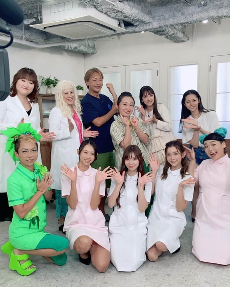 折井あゆみのインスタグラム：「私が出演している『Dセレクション ミセスマートTV NEO』  9/23日(土)11:30〜テレビ埼玉、岐阜放送、テレビ和歌山 にてOAです♡  今回のゲストはキンタロー。さん🫶 流石のものまねに、みんなで笑い転げました😂  最新の美容と健康アイテム盛り沢山です！  是非ご覧ください🥰  #Dセレクション #ミセスマートtv  #美容アイテム #健康アイテム #美容 #健康 #beauty #helthy  #おぐねぇ さん #中山エミリ さん #キンタロー さん #折井あゆみ」