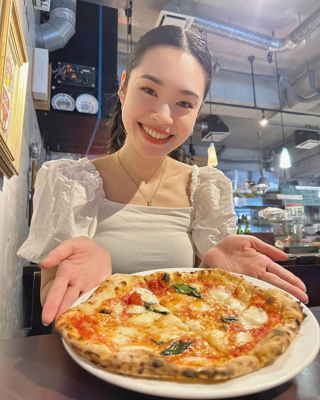 MARINAさんのインスタグラム写真 - (MARINAInstagram)「🌼🍕🤍🫧 ーーーーーーーーーーーーーーーーーーーー  今日は主人とお付き合いを始めて7年記念日🫶🏻 結婚してからは約1年半。早いなー。w 喧嘩も多いけどなんだかんだ仲良くやってます✌🏽w  最近はとくに忙しくてお互いバタバタしてるけど 昨日は2人で前から一緒に行きたかった 釜焼きナポリピッツァのお店で息抜きランチ🍴✨  家の近くにこんな美味しくて お洒落なお店がある幸せ☺️💓  次回は夜のディナーにも行ってみたいな☆  📍Bufalo（ブッファロ） @bufalo2008.10   ーーーーーーーーーーーーーーーーーーーー #沖縄 #豊見城 #豊見城市 #とみぐすく #豊見城カフェ #ブッファロ #ナポリピッツァ #イタリアン #マルゲリータ #クワトロフォルマッジ #ティラミス #じゃがいもポタージュ #ランチ #記念日 #いつもありがとう #時代を感じるプリクラ #笑 #これからも宜しくです」9月22日 16時15分 - marina___oki