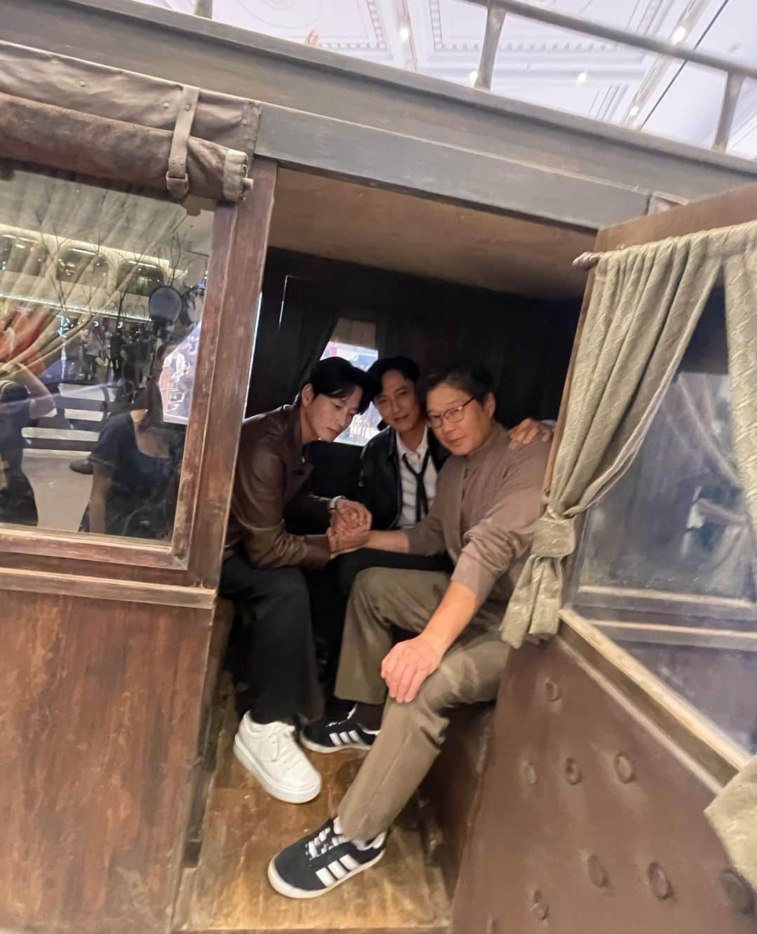 イ・ホジョンさんのインスタグラム写真 - (イ・ホジョンInstagram)「#도적 #songofthebandits  Now on netflix ❤️‍🔥❤️‍🔥❤️‍🔥❤️‍🔥」9月22日 16時16分 - holly608