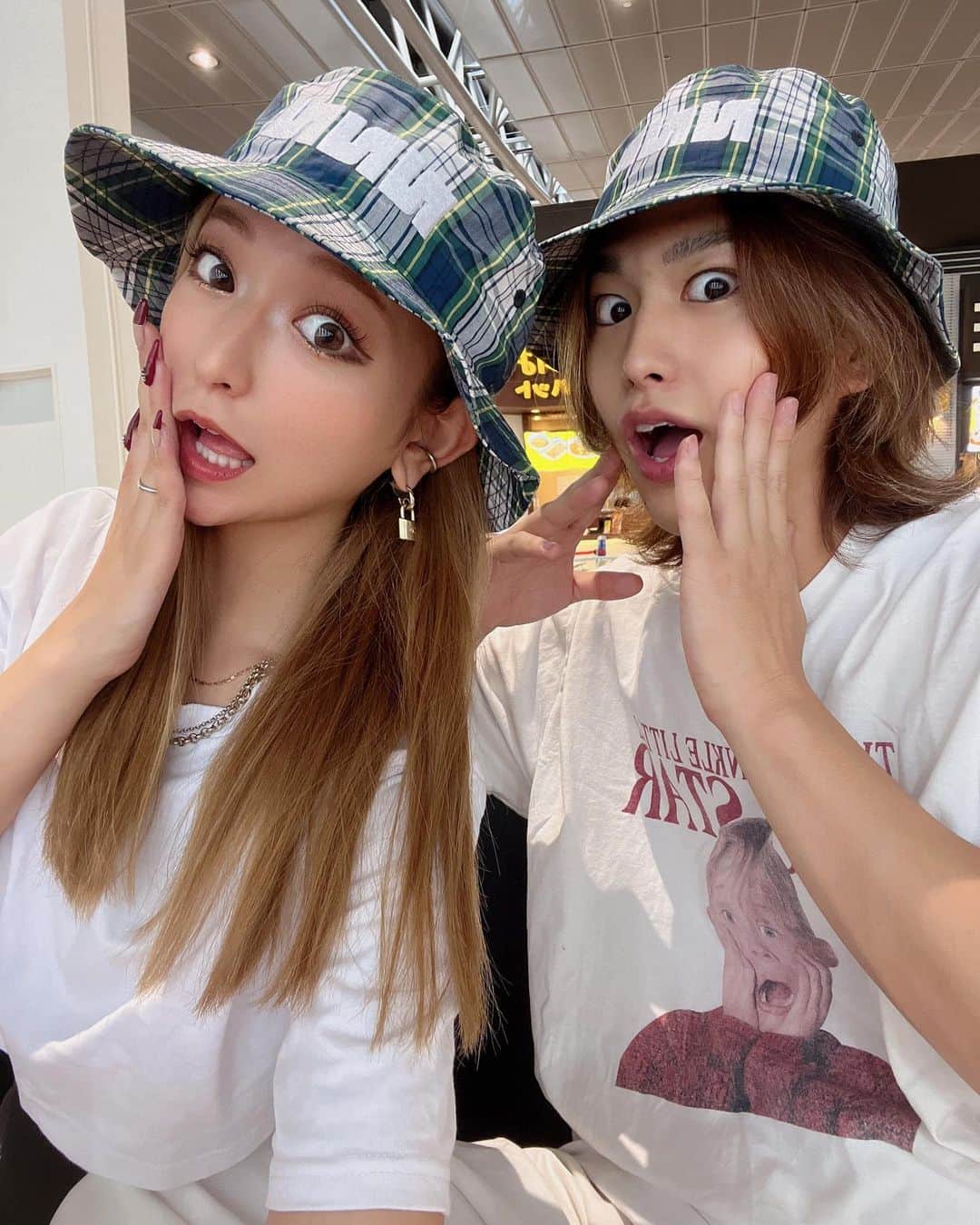 のインスタグラム：「オソロのバケハを プレゼントしてみた👶🏻💚 @nbb_weekend  #カップル #しぴぐち」