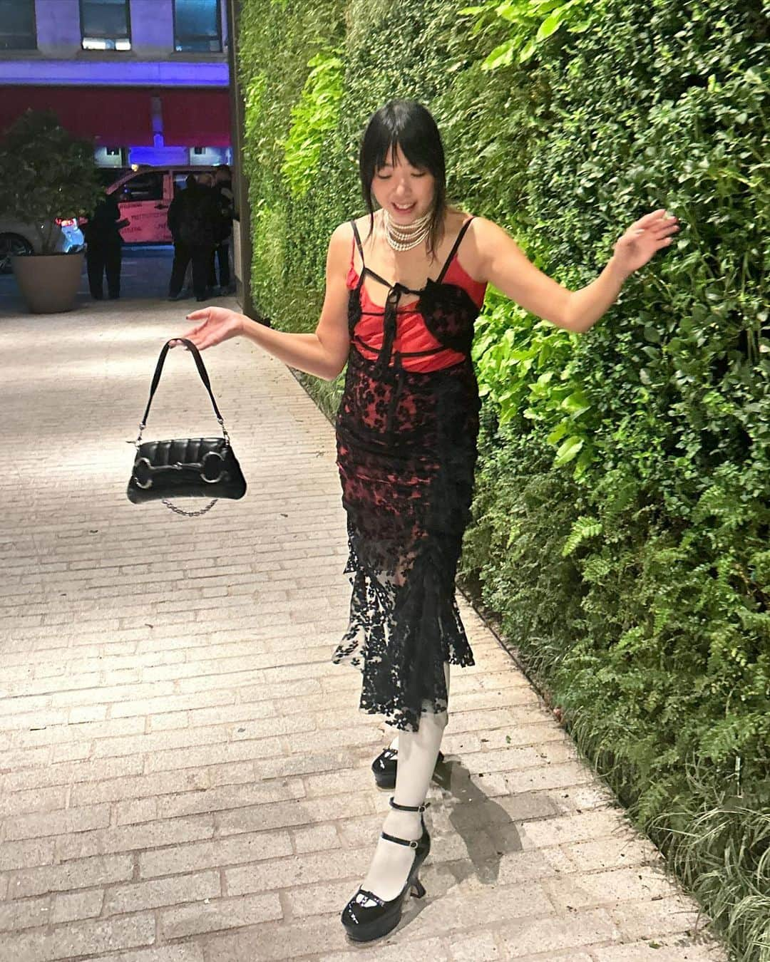 スージー・ロウのインスタグラム：「Been overwearing @gucci #GucciHorsebit just a little bit … in a myriad of ways ! - An eventful beginning to @sabatods ‘ new era @gucci as the show has now been moved from the streets of Brera to Gucci hub because of the weather but STILL… I mean, ANCORA… the excitement is palpable… ! Loved what De Sarno said in WWD… - “Ancora is a word that you use when your desire is not over yet, whether it’s a kiss or an embrace, or making love; it’s as if you own something and you want more of it.” He also said he wanted to “fall in love with fashion all over again — ancora.” #GucciAncora」