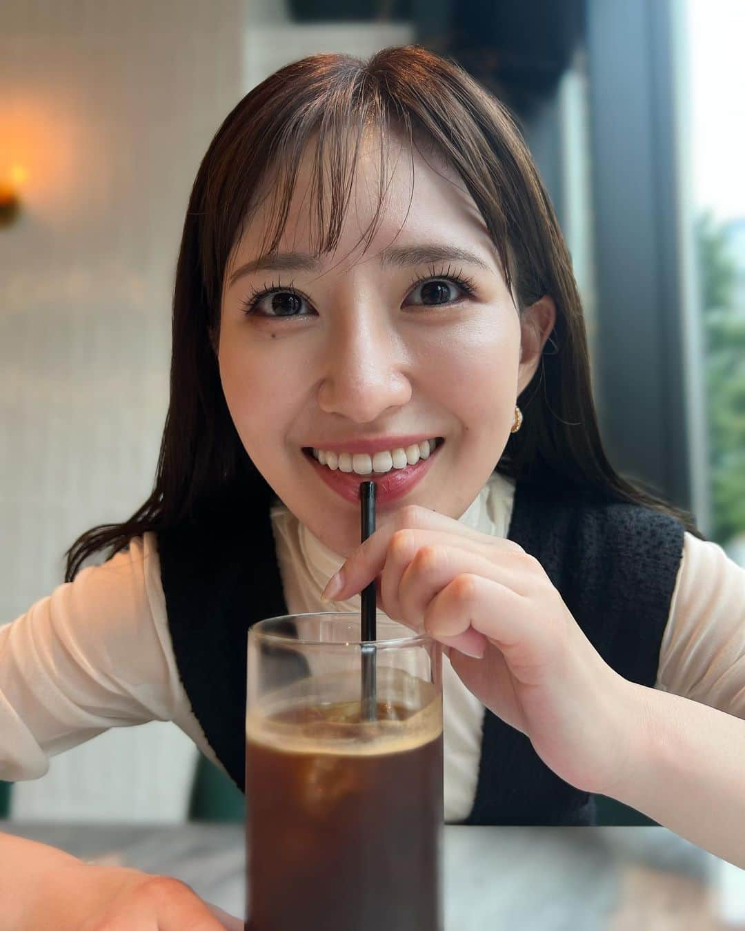 伊藤彩華さんのインスタグラム写真 - (伊藤彩華Instagram)「『夫婦の世界』観始めたら終わらない🫣  #スターダスト #伊藤彩華 #カフェ #아아 #아아☕️ #アイスコーヒー #近すぎ」9月22日 16時34分 - ayaka_ito_official