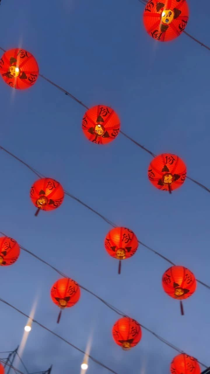 崎山一葉のインスタグラム：「* こちらは九份🏮🏮🏮  母、疲れないかと心配だったけど 元気いっぱいでした！  ビールも母のリクエスト♪  #台湾 #母との想い出 #お母さん大好き @taiwanbeer.official」