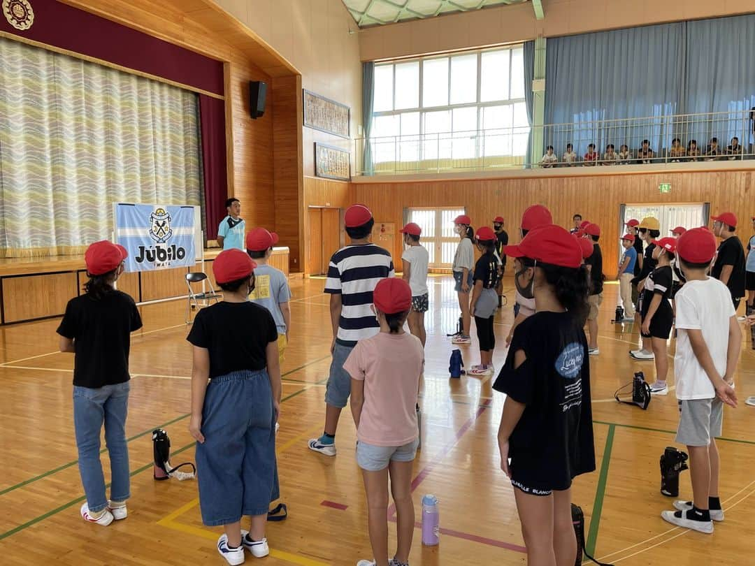 ジュビロ磐田さんのインスタグラム写真 - (ジュビロ磐田Instagram)「🏫#磐田市 小学校訪問レポート🏫  豊浜小学校を訪問した八田選手。 ロングキックやドリブルリレーでプロの実力を披露しました✨  #シャレン  @iwatacity_official」9月22日 16時43分 - jubiloiwata.official