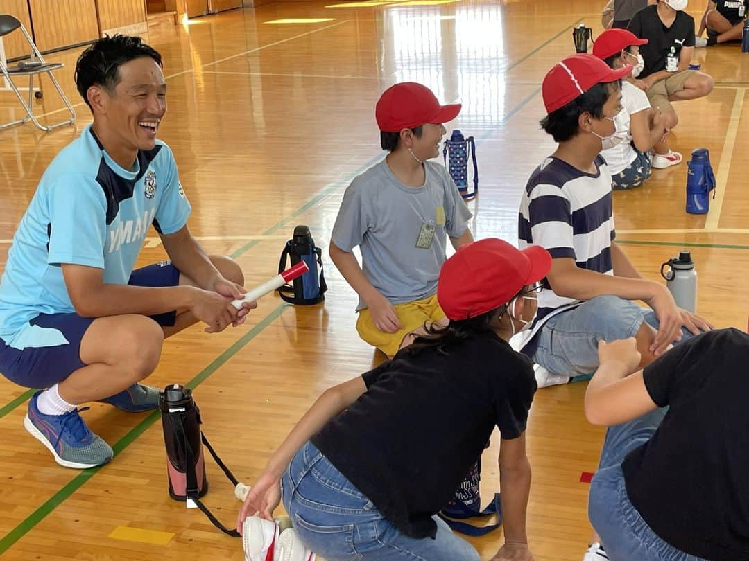 ジュビロ磐田さんのインスタグラム写真 - (ジュビロ磐田Instagram)「🏫#磐田市 小学校訪問レポート🏫  豊浜小学校を訪問した八田選手。 ロングキックやドリブルリレーでプロの実力を披露しました✨  #シャレン  @iwatacity_official」9月22日 16時43分 - jubiloiwata.official