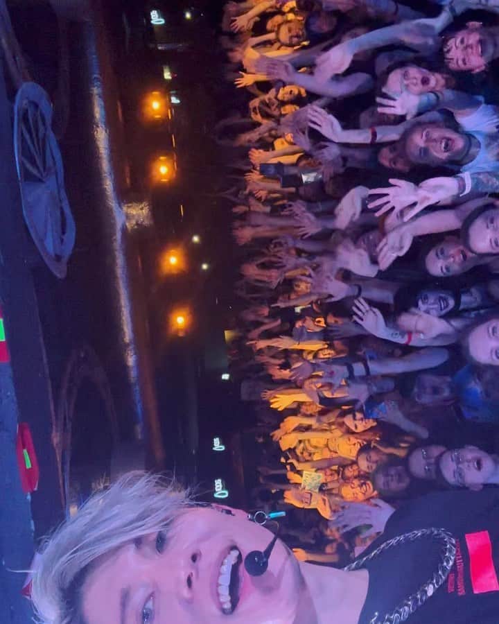 雅-MIYAVI-のインスタグラム：「EU tour 2023 has kicked off 🇪🇺  We had such a great start with an awesome (and crazy) audience in Poland 🇵🇱 Thank you all for your great and positive energy. I felt tremendous love from you.   EU, So good to be back here and rock with you guys!  Next stop, Bucharest   09.21 Warsaw, Poland 09.23 Bucharest, Romania 09.24 Bratislava, Slovakia 09.26 Budapest, Hungary 09.27 Berlin, Germany 09.28 Bochum, Germany  10.01 Paris, France 10.02 London, England  10.04 Milan, Italy  EU 2023 開幕 🇪🇺  初日ポーランド すごい熱気とパワーで 最高の幕開けを迎えることができました〜！  ヨーロッパ９都市 愛を抱えながら 駆け抜けます！」