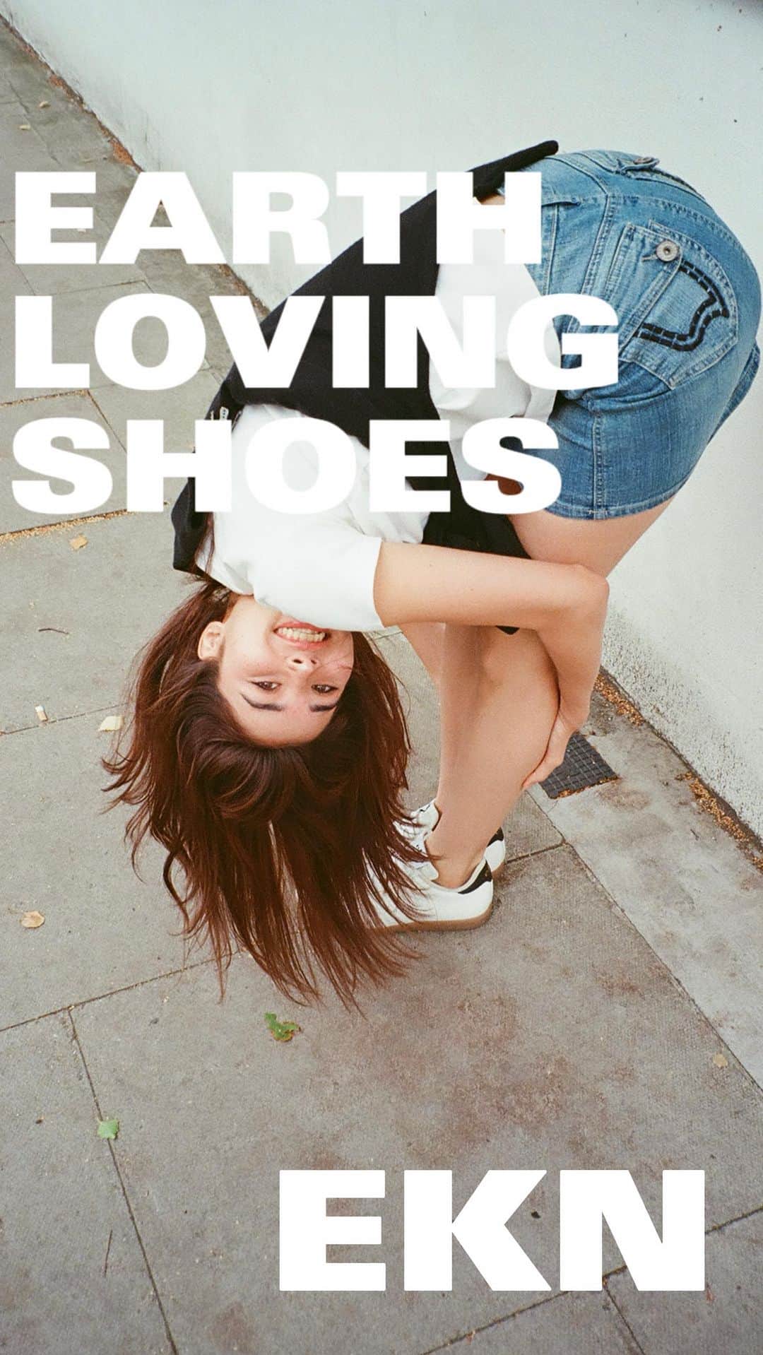 のインスタグラム：「クラシックをエコに✅🦖  履いてみると、大切に手で作られてクオリティーがわかる  @eknfootwear  タイムレスなデザインでほんとなんでも合う、 この子は一生ものだね。 しかも @eknfootwear は全てエコ素材で作られている  trends come and go but @eknfootwear eco shoes are here to stay.  earth loving shoes by  @eknfootwear   #ekn #エクン #eknpartner #pr」