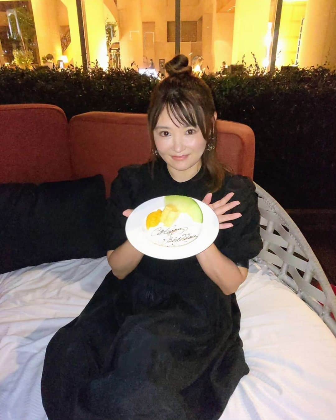 市川みかのインスタグラム：「先日、また一つ歳を重ねました🎂  日々全力で人生を駆け抜けている感じがとても楽しいです♪ 一重に支えてくれている周囲の人達のお陰だなぁ〜としみじみ思います♡  皆様これからもどうぞヨロピクお願いします🎀  　 #mybirthday」