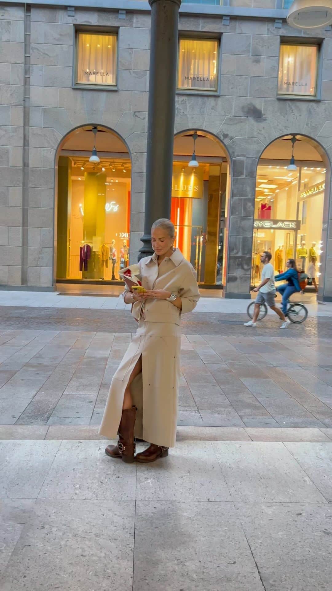 Burcu Esmersoyのインスタグラム：「gunaydın ve tunaydın ❤️」
