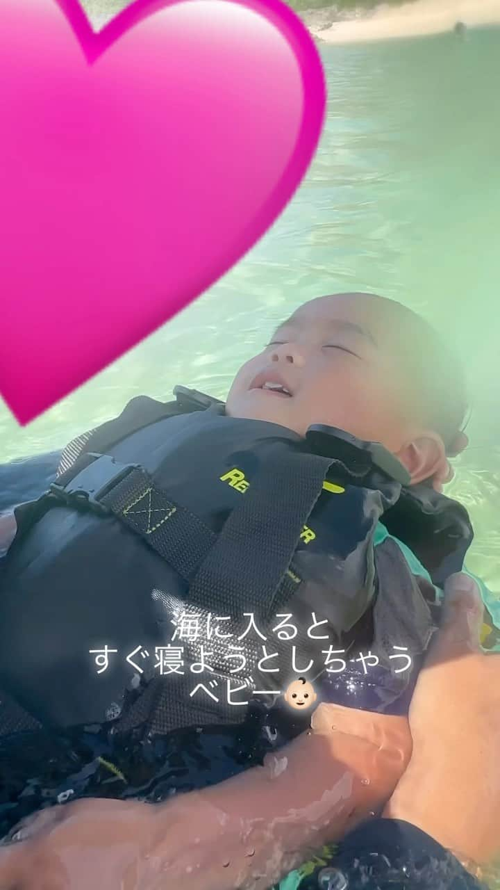 ゆうかのインスタグラム：「宮古島の思い出🩷 最後、違う海でもまた寝ちゃってる👶🏻📷笑  #親バカ部ig_baby  #自己満グラム 🌈 #宮古島旅行  #宮古島ブルー  #宮古島 #宮古島観光  #子連れ旅行  #子連れ宮古島  #1歳 #1歳男の子  #末っ子 #3児ママ #親バカ  #親バカ部男の子  #親バカ」