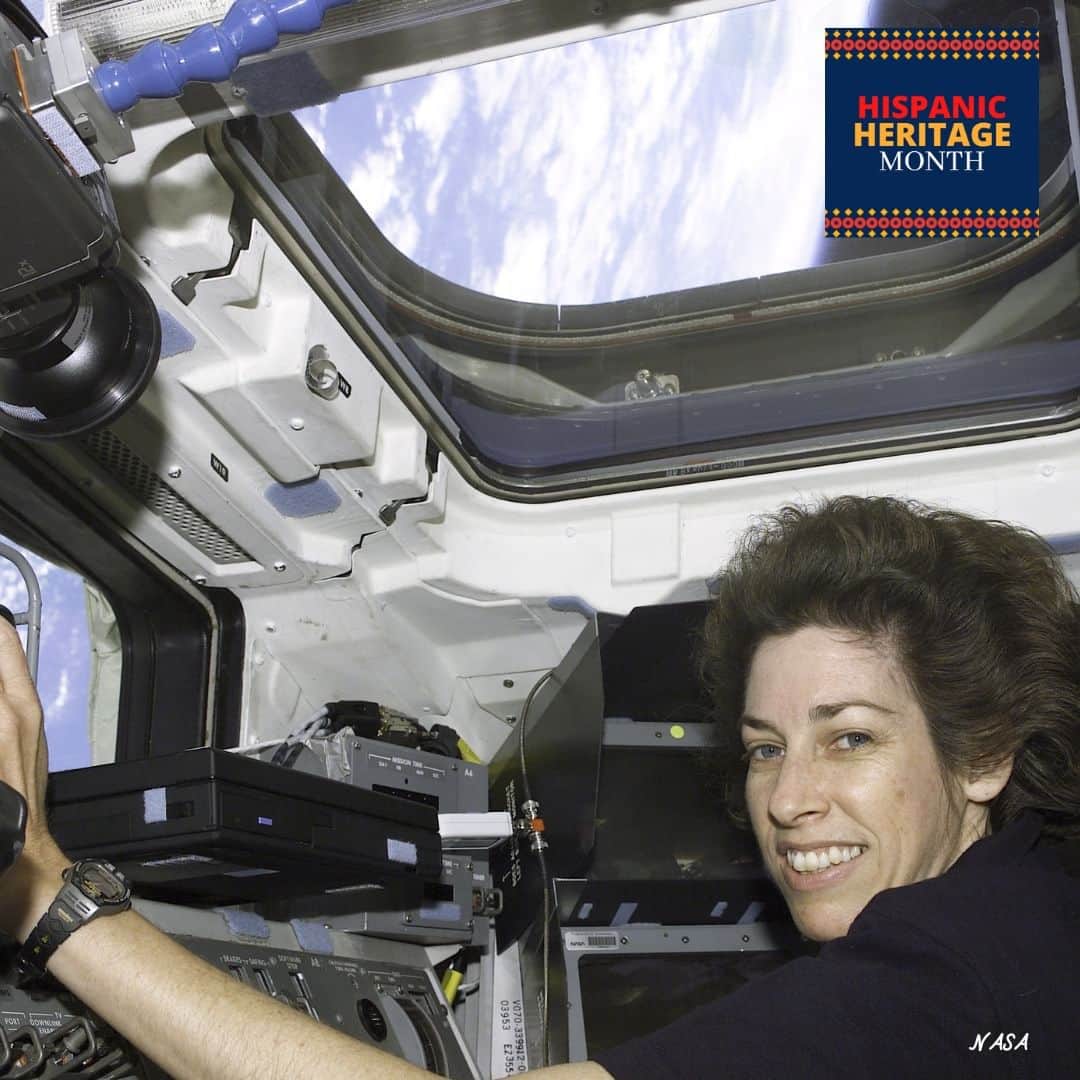 アメリカ大使館さんのインスタグラム写真 - (アメリカ大使館Instagram)「ヒスパニック文化遺産月間をたたえ、今日は宇宙飛行士のエレン・オチョア (Ellen Ochoa)さんを紹介します。1993年4月8日に打ち上げられたスペースシャトル「ディスカバリー号」の9日間のミッションに搭乗し、ヒスパニック系女性初の宇宙飛行士となりました。  #HHM #HispanicHeritageMonth #宇宙飛行士 #ヒスパニック文化遺産月間」9月22日 17時00分 - usembassytokyo