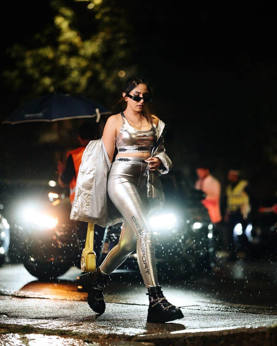 Aashna Shroffのインスタグラム：「@diesel and @glennmartens brought the party to Milan Fashion Week!  Glenn Martens took Diesel’s signature denim and made it artisanal, and when you top that off with florals, sheer dresses and a 150 foot long rain soaked runway and a rave that was open to the public, you’re left with an unforgettable night that defied the odds of both weather and fashion⚡️  @reliancebrandsltd @kari_raghav」