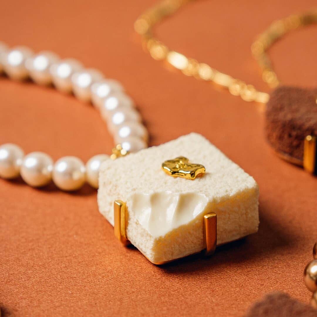 キューポットさんのインスタグラム写真 - (キューポットInstagram)「*⁠ 【#OTD】 Celebrate #WhiteChocolateDay with the most realistic-looking rich chocolate. Treat yourself or surprise someone special with this exquisite and fun-filled delight.😍🍫⁠ ⁠ https://intl.q-pot.jp/collections/white-chocolate⁠ ⁠ ⁠ #qpot #キューポット #sweetsaccessory #sweetslover #sweetstagram #madeinjapan #japanmade #japan #ootd ⁠ #jewellerylover #accessories #fashionjewelry #jewelrydesign #instajewelry #jewellery #shopping #fashionista #instafashion #handmade #jewelleryaddict  #jewelrygram #necklace #handmadejewelry #chocolate #whitechocolate #baglover #WhiteChocolateDay」9月22日 17時04分 - press_qpot_international