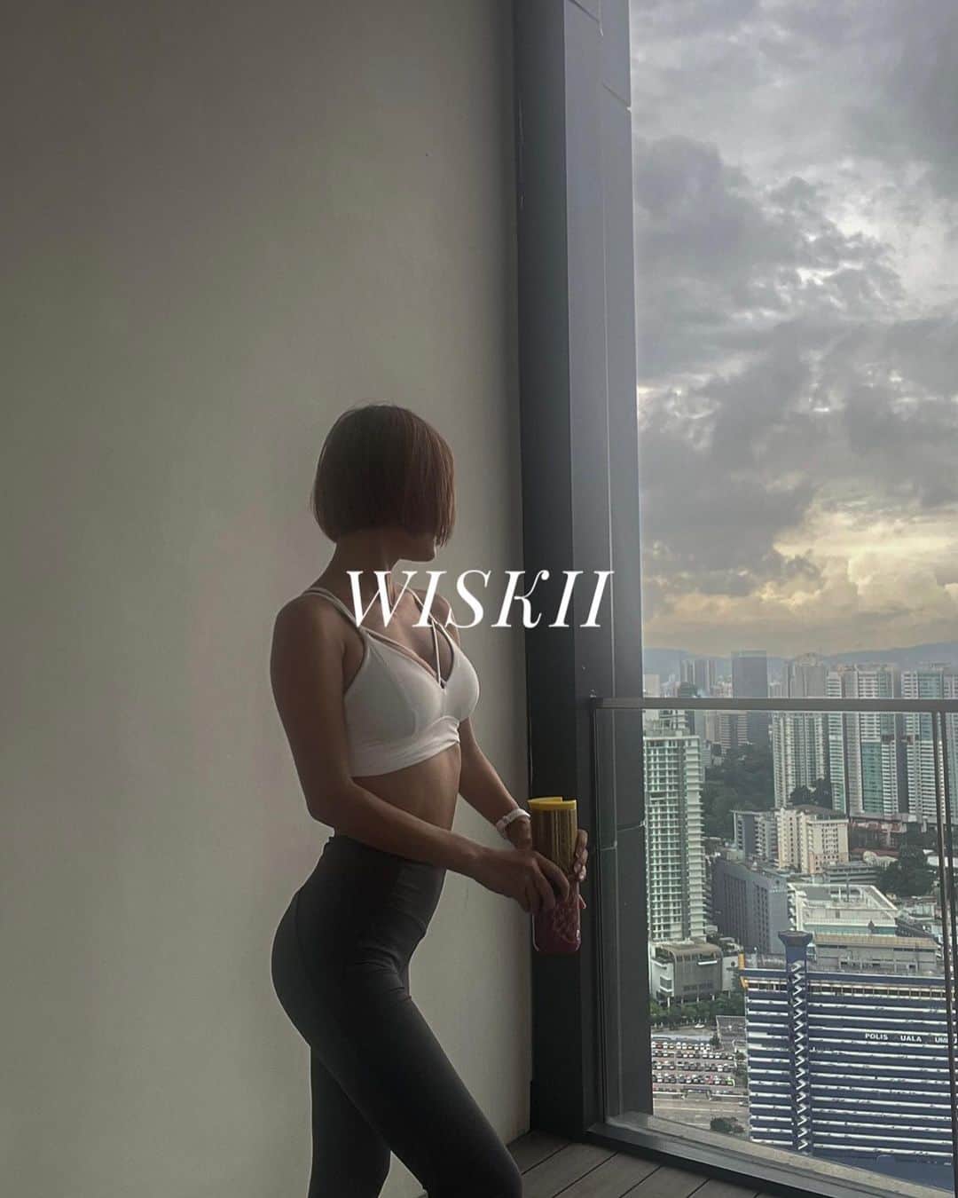 のインスタグラム：「お気に入りのスポーツウェアは イギリスのブランド「ウイスキー（WISKII）」。 着心地もよくて、 可愛いくて大人っぽくて好き🌿  #wiskii #sports #Malaysia #fashion  #style  #model #🇬🇧 #gym #workout  #fitness  #training  #singlemoms  #イギリスブランド　#スポーツウェア　#腹筋女子　#母子留学　#ファッション　#モデル」
