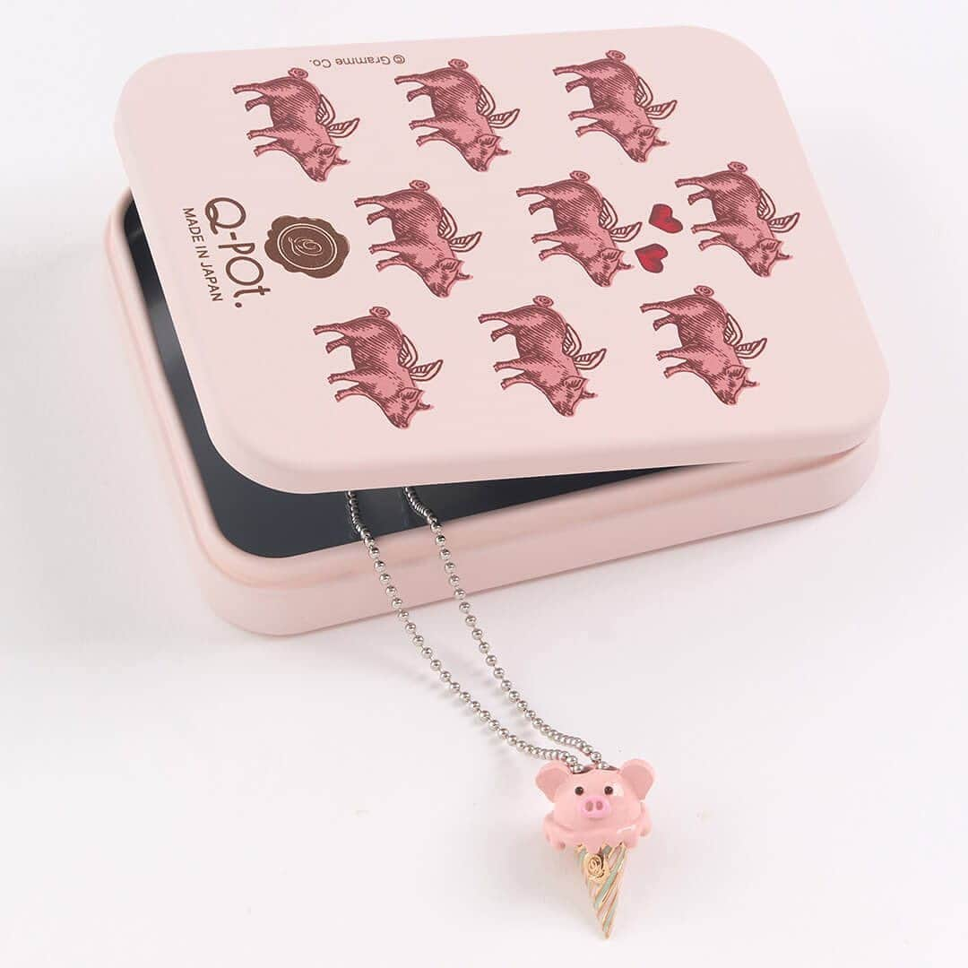 キューポットさんのインスタグラム写真 - (キューポットInstagram)「*⁠ 【NEW】~Pinky Piggy Strawberry Ice Cream Necklace~ Here we go by leaps and bounds! Lovely pinky piggy came to Q-pot.!🐷⁠ ⁠ Comes with a special package. You can also purchase additional ice cream charms to make your original ice cream!🍧✨⁠ ⁠ https://intl.q-pot.jp/collections/new⁠ ⁠ #qpot #キューポット #sweetsaccessory #sweetslover #sweetstagram #madeinjapan #japanmade #japan #ootd ⁠ #jewellerylover #accessories #outfit #fashion #style #fashionjewelry #jewelrydesign #instajewelry #jewellery #shopping #fashionista #instafashion #handmade #jewelleryaddict #jewelrygram #necklace #handmadejewelry #piggy #fortune #fortunejwelry #🐷」9月22日 17時12分 - press_qpot_international