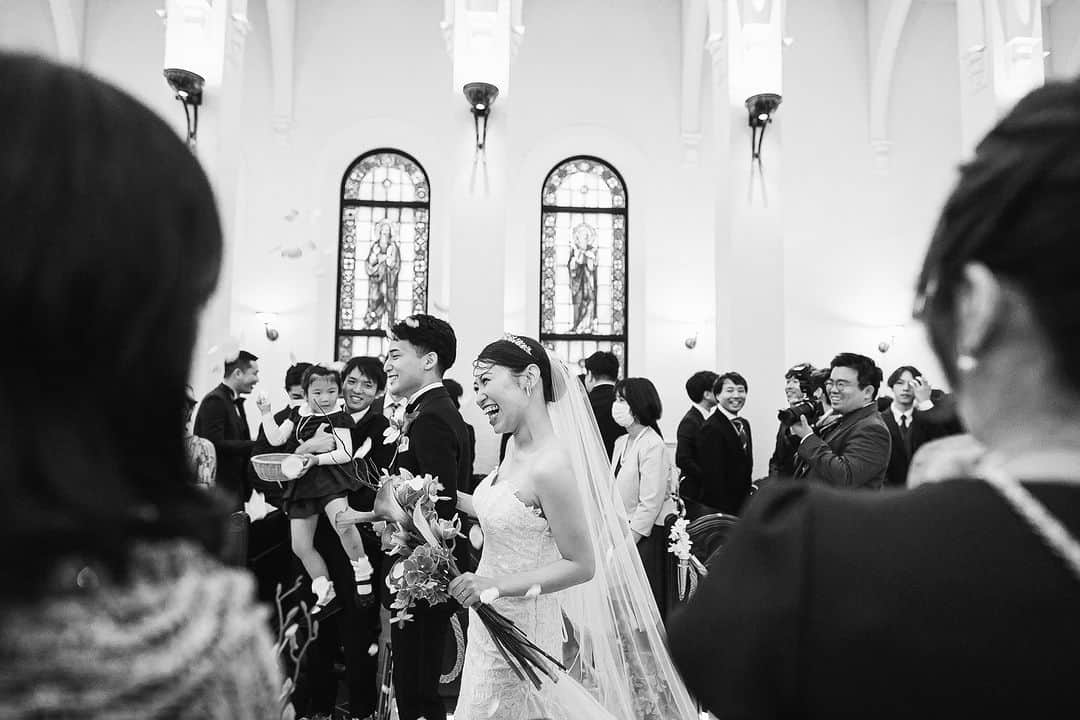 ラヴィ•ファクトリーさんのインスタグラム写真 - (ラヴィ•ファクトリーInstagram)「. 【写真で叶える結婚式】 . 結婚式が結んだ後も様々なシーンを お写真に残していつでも見返すことが出来るように✨ 笑顔溢れるシーンも涙する瞬間も かけがえのない思い出に🕊️ . —————— ラヴィファクトリー:@fukuoka_laviephotography Photographer: @aki_batakanobu AREA:JAPAN,FUKUOKA —————— @laviefactoryをフォローして #laviefactory #ラヴィファクトリー のハッシュタグをつけて お写真を投稿してみてくださいね✳︎ . こちらの公式IG（@laviefactory） で取り上げさせていただきます✨ . 思わず笑顔になれるハートのある 「家族写真」はラヴィクルール* >>>@laviecouleur_official . #wedding #weddingphotography #photo #ハートのある写真 #instawedding #結婚写真 #ウェディング #ウェディングフォト #撮影指示書 #ロケーションフォト #前撮り #写真好きな人と繋がりたい #フォトウェディング #卒花 #後撮り #ウェディングニュース #前撮り小物 #前撮りフォト #前撮りアイテム #ウェディング撮影 #撮影構図 #前撮りアイディア #撮影指示書 #花嫁コーディネート #花嫁コーデ #ファーストミート #挙式レポ #挙式当日」9月22日 17時13分 - laviefactory