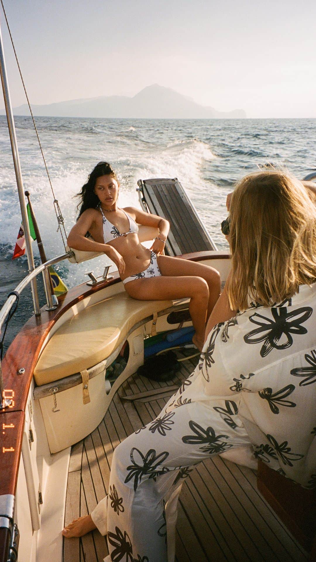 エリー・バレンのインスタグラム：「When the film comes back and it’s 🔥 I was nervous shooting this myself (it’s been a while) but mix together  dream girl Hailey, dream location Capri and 🤌🏼 Bellissimo. FLORA is now LIVE on @thewholesomestore」