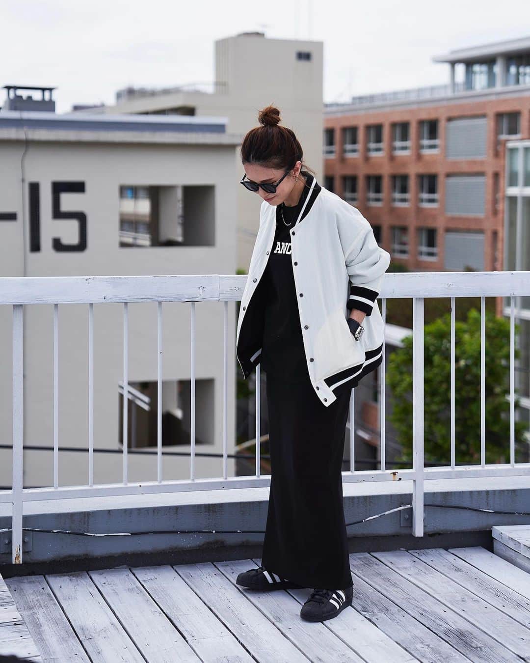 斎藤寛子さんのインスタグラム写真 - (斎藤寛子Instagram)「▶︎ Stadium Jacket  待望のスタジャン！ リバーシブルになって新登場です！  モードにカッコよくブラックか、 カジュアルに可愛いくネイビーか😍  リバーシブルなので、表と裏で楽しみが倍です🤭✨  9/22(fri)20:00〜販売START🚩  是非チェックしてみてください😊🙏✨  #anieca @anieca_official」9月22日 17時22分 - hiroko4life