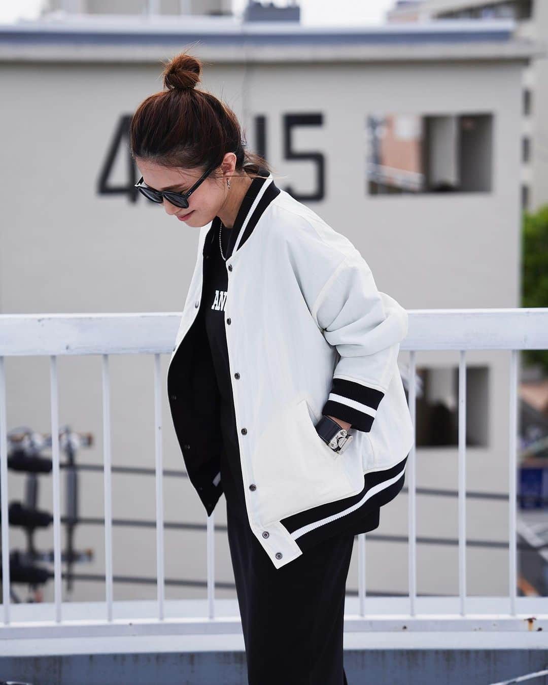 斎藤寛子さんのインスタグラム写真 - (斎藤寛子Instagram)「▶︎ Stadium Jacket  待望のスタジャン！ リバーシブルになって新登場です！  モードにカッコよくブラックか、 カジュアルに可愛いくネイビーか😍  リバーシブルなので、表と裏で楽しみが倍です🤭✨  9/22(fri)20:00〜販売START🚩  是非チェックしてみてください😊🙏✨  #anieca @anieca_official」9月22日 17時22分 - hiroko4life