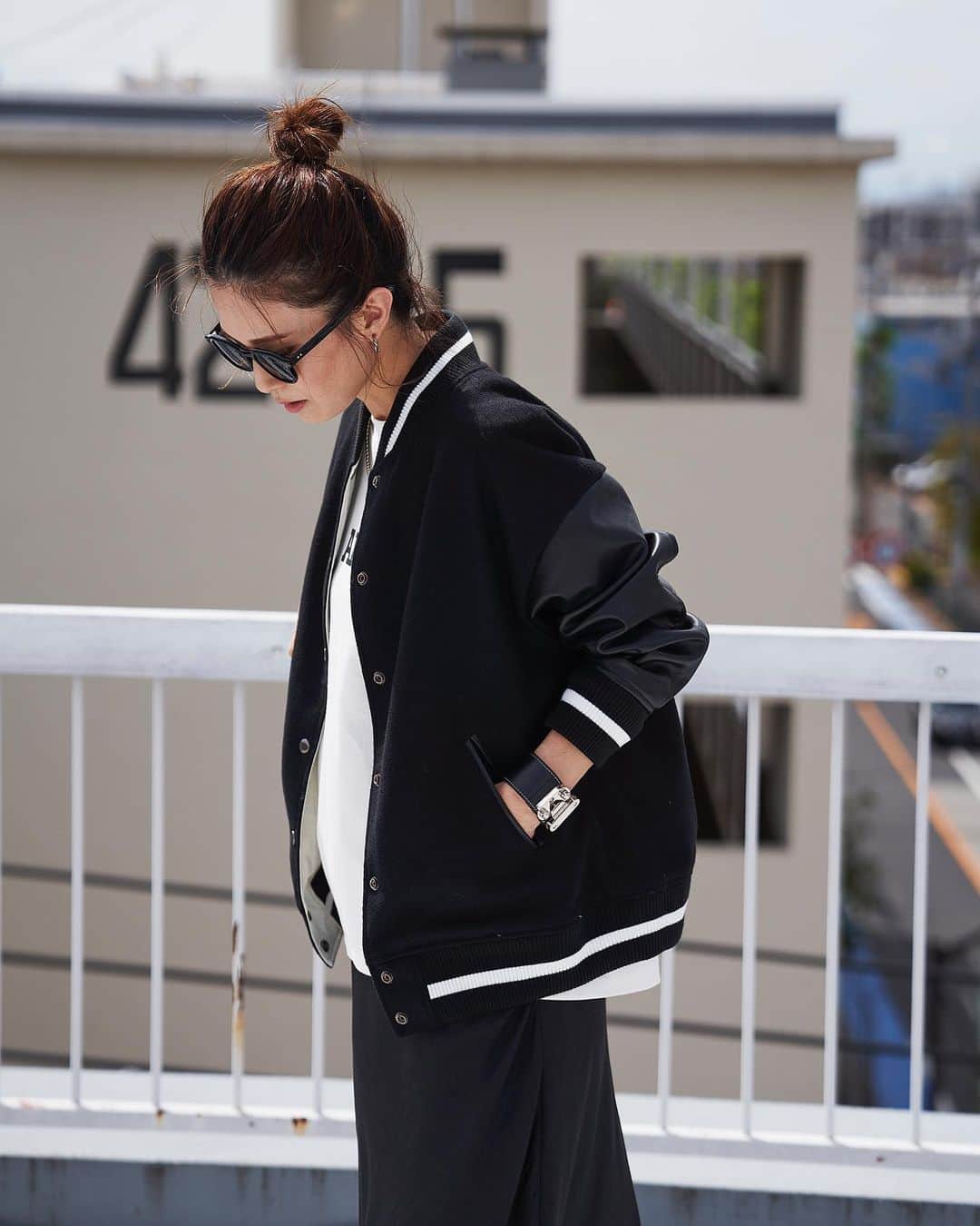 斎藤寛子さんのインスタグラム写真 - (斎藤寛子Instagram)「▶︎ Stadium Jacket  待望のスタジャン！ リバーシブルになって新登場です！  モードにカッコよくブラックか、 カジュアルに可愛いくネイビーか😍  リバーシブルなので、表と裏で楽しみが倍です🤭✨  9/22(fri)20:00〜販売START🚩  是非チェックしてみてください😊🙏✨  #anieca @anieca_official」9月22日 17時22分 - hiroko4life