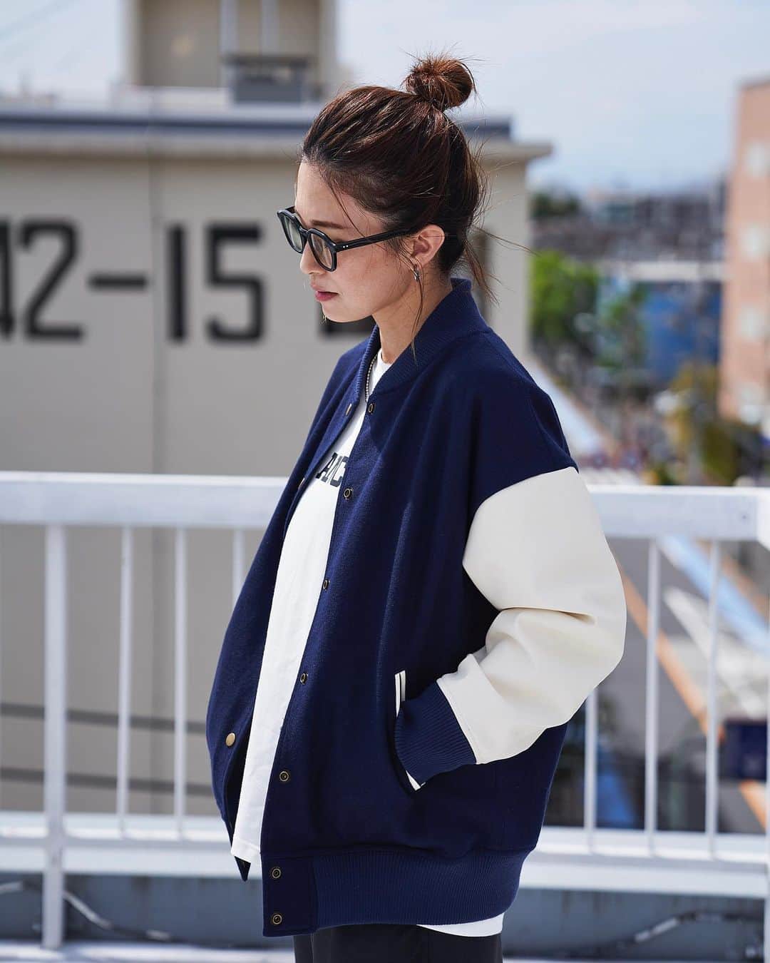 斎藤寛子さんのインスタグラム写真 - (斎藤寛子Instagram)「▶︎ Stadium Jacket  待望のスタジャン！ リバーシブルになって新登場です！  モードにカッコよくブラックか、 カジュアルに可愛いくネイビーか😍  リバーシブルなので、表と裏で楽しみが倍です🤭✨  9/22(fri)20:00〜販売START🚩  是非チェックしてみてください😊🙏✨  #anieca @anieca_official」9月22日 17時22分 - hiroko4life