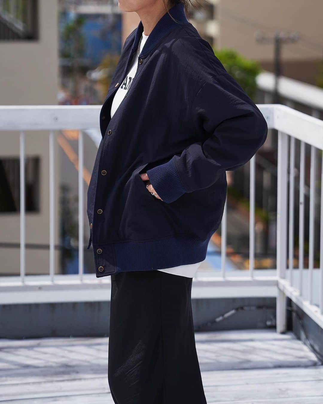斎藤寛子さんのインスタグラム写真 - (斎藤寛子Instagram)「▶︎ Stadium Jacket  待望のスタジャン！ リバーシブルになって新登場です！  モードにカッコよくブラックか、 カジュアルに可愛いくネイビーか😍  リバーシブルなので、表と裏で楽しみが倍です🤭✨  9/22(fri)20:00〜販売START🚩  是非チェックしてみてください😊🙏✨  #anieca @anieca_official」9月22日 17時22分 - hiroko4life